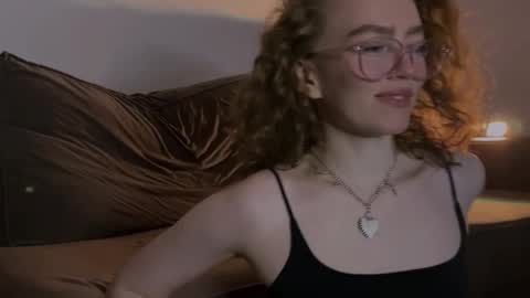 Snapshot of purity_ring chatting on February 15, 11:58 pm Marie online show from February 15, 11:58 pm