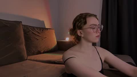 Snapshot of purity_ring chatting on February 28, 9:04 am Marie online show from February 28, 9:04 am