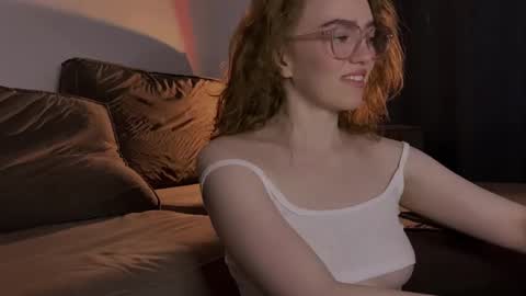 Snapshot of purity_ring chatting on March 8, 3:24 pm Marie online show from March 8, 3:24 pm