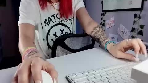 Snapshot of purple2staythnxxx chatting on November 13, 11:03 pm Purple2StayThnxxx online show from November 13, 11:03 pm