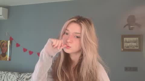 Bella online show from March 31, 5:41 am