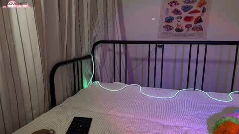 Snapshot of purplebeawer chatting on September 22, 9:50 pm Francine online show from September 22, 9:50 pm