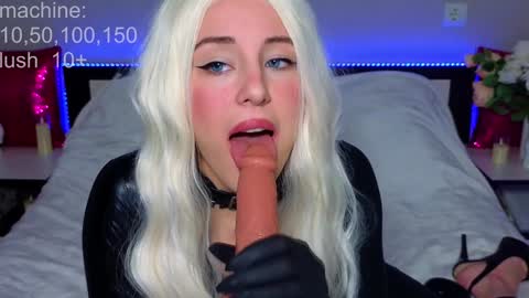 Snapshot of pussy_asmr chatting on December 11, 6:52 pm Monica online show from December 11, 6:52 pm