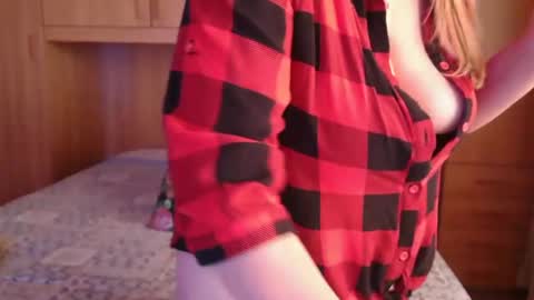 Snapshot of pussy_boom4u chatting on January 23, 9:50 am Mary online show from January 23, 9:50 am