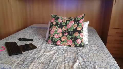 Snapshot of pussy_boom4u chatting on February 6, 12:37 pm Mary online show from February 6, 12:37 pm