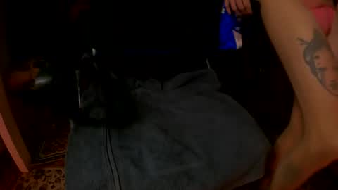 Snapshot of pussyandcocksucker chatting on December 9, 4:01 am pussyandcocksucker online show from December 9, 4:01 am