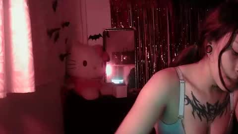 Snapshot of pussycatt666 chatting on October 22, 2:34 am Katiux online show from October 22, 2:34 am