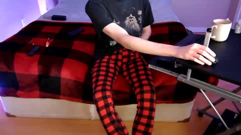 Snapshot of pussylover2182 chatting on December 8, 5:50 am pussylover2182 online show from December 8, 5:50 am