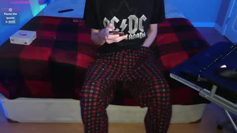 Snapshot of pussylover2182 chatting on December 9, 6:23 am pussylover2182 online show from December 9, 6:23 am