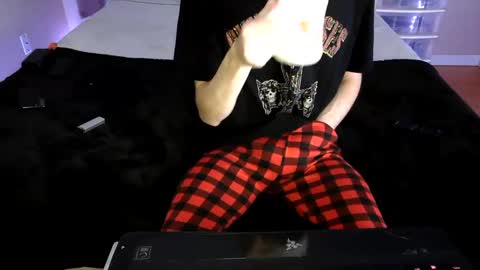 Snapshot of pussylover2182 chatting on December 10, 8:19 am pussylover2182 online show from December 10, 8:19 am