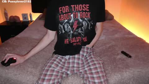 Snapshot of pussylover2182 chatting on September 29, 3:00 am pussylover2182 online show from September 29, 3:00 am