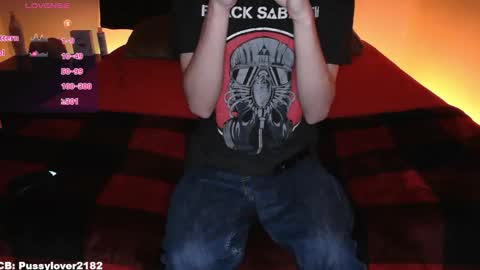 Snapshot of pussylover2182 chatting on November 17, 5:57 am pussylover2182 online show from November 17, 5:57 am