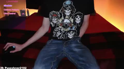 Snapshot of pussylover2182 chatting on November 18, 5:12 am pussylover2182 online show from November 18, 5:12 am