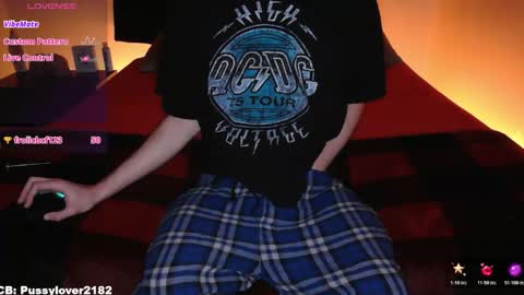 Snapshot of pussylover2182 chatting on November 19, 6:13 am pussylover2182 online show from November 19, 6:13 am