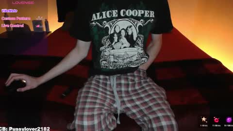 Snapshot of pussylover2182 chatting on November 26, 6:14 am pussylover2182 online show from November 26, 6:14 am