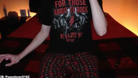 Snapshot of pussylover2182 chatting on December 4, 4:00 am pussylover2182 online show from December 4, 4:00 am