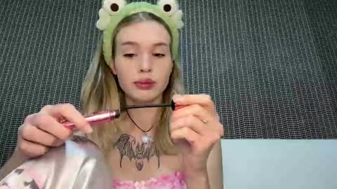 Snapshot of pussymoneywet chatting on October 30, 12:17 pm Lina online show from October 30, 12:17 pm