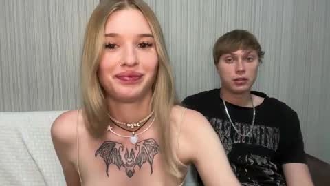 Snapshot of pussymoneywet chatting on November 16, 4:23 pm Lina online show from November 16, 4:23 pm