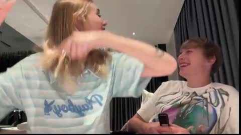 Snapshot of pussymoneywet chatting on December 4, 7:00 pm Lina online show from December 4, 7:00 pm