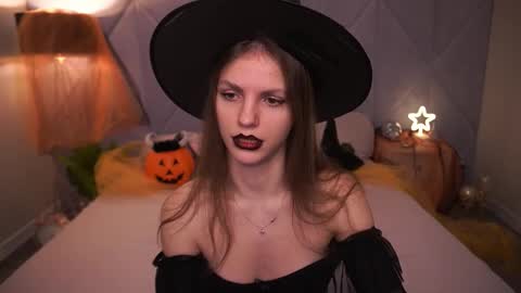 Snapshot of pussyonluck chatting on October 31, 7:09 am Ellie online show from October 31, 7:09 am