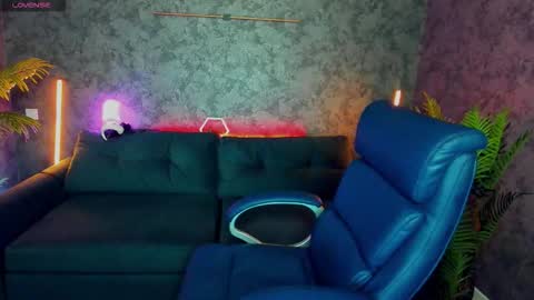 Snapshot of pussyonluck chatting on November 6, 7:09 am Ellie online show from November 6, 7:09 am