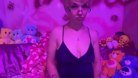 pvnkpixie online show from September 17, 8:05 am