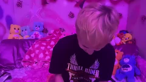 pvnkpixie online show from September 18, 3:14 pm