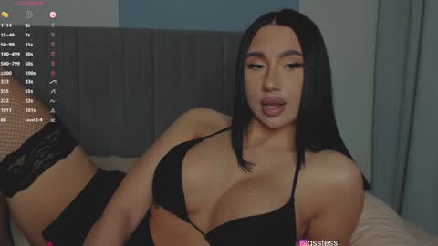 Snapshot of qsstess chatting on December 7, 5:04 am Ana online show from December 7, 5:04 am