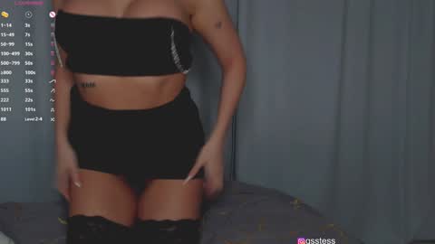 Snapshot of qsstess chatting on December 16, 5:22 pm Ana online show from December 16, 5:22 pm