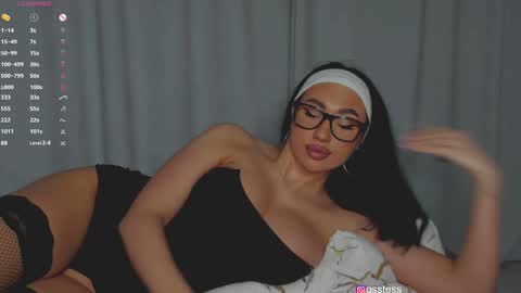 Snapshot of qsstess chatting on December 16, 8:26 pm Ana online show from December 16, 8:26 pm