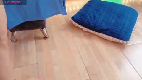 Queen And King online show from February 11, 7:05 pm