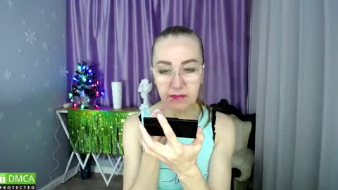 Snapshot of queen_a_n_i chatting on December 13, 7:25 am A N I Ill be here on December 1st online show from December 13, 7:25 am