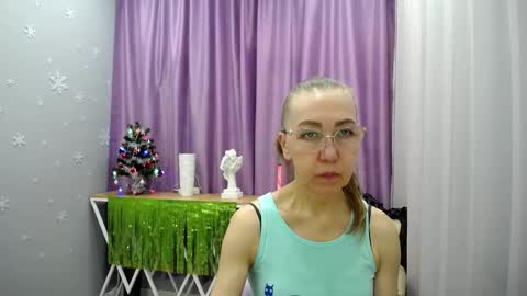 Snapshot of queen_a_n_i chatting on December 25, 10:28 am A N I Ill be here on December 1st online show from December 25, 10:28 am