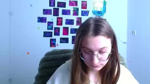 Snapshot of queen_amelie chatting on February 18, 12:34 pm Amelie online show from February 18, 12:34 pm