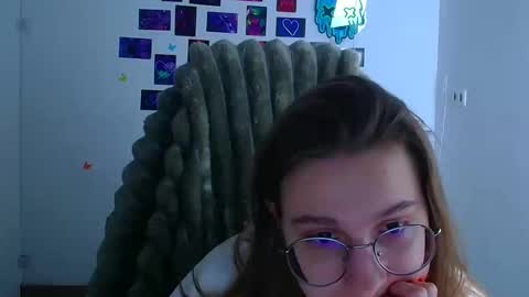 Snapshot of queen_amelie chatting on February 19, 1:07 pm Amelie online show from February 19, 1:07 pm