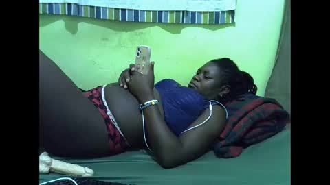Snapshot of queen_diva01 chatting on April 16, 9:39 pm queen_diva01 online show from April 16, 9:39 pm
