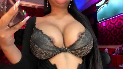 Snapshot of queen_lily chatting on January 15, 6:22 am Lily online show from January 15, 6:22 am