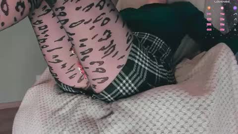 Snapshot of queen_nylon chatting on November 22, 3:55 pm Carly online show from November 22, 3:55 pm