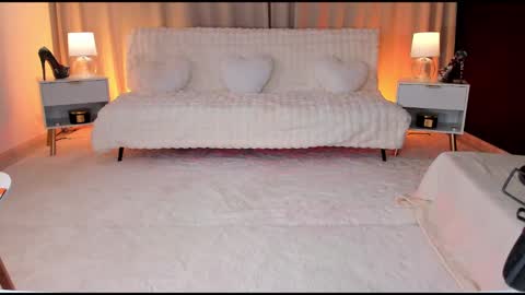 Snapshot of queen_of_deepthroat chatting on December 8, 4:57 am queen_of_deepthroat online show from December 8, 4:57 am