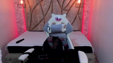   online show from February 1, 11:54 am