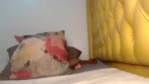 Snapshot of queen_tweakingbae chatting on November 30, 2:26 am valdonte online show from November 30, 2:26 am