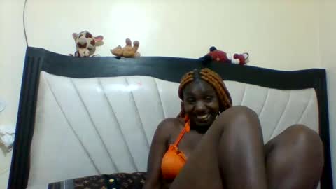 Snapshot of queen_wow2 chatting on September 16, 10:33 pm queen online show from September 16, 10:33 pm