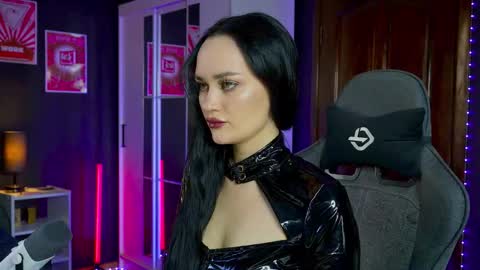 Snapshot of queenaliss chatting on October 24, 5:04 am Your world and the universe Aliss online show from October 24, 5:04 am