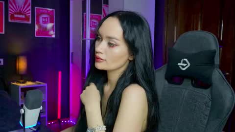 Snapshot of queenaliss chatting on October 26, 11:16 am Your world and the universe Aliss online show from October 26, 11:16 am