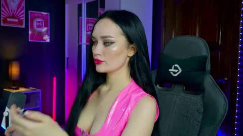 Snapshot of queenaliss chatting on October 27, 4:27 am Your world and the universe Aliss online show from October 27, 4:27 am