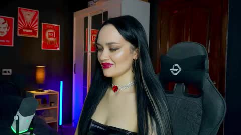 Snapshot of queenaliss chatting on November 28, 4:04 am Your world and the universe Aliss online show from November 28, 4:04 am