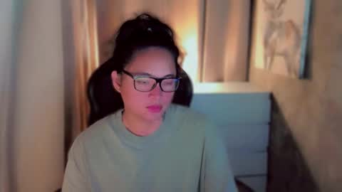 Snapshot of queenarthalia chatting on October 23, 8:02 am ARTHA online show from October 23, 8:02 am