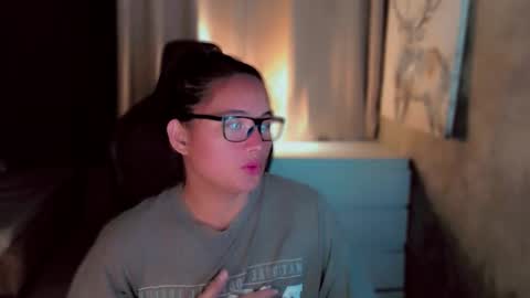 Snapshot of queenarthalia chatting on December 14, 7:58 am ARTHA online show from December 14, 7:58 am