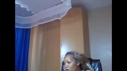 Queenbebony2 online show from April 19, 9:30 am