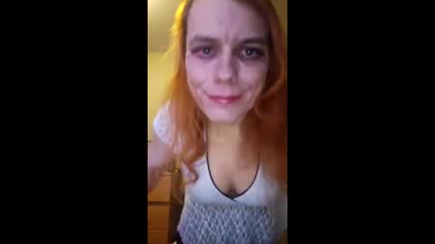 Snapshot of queenbitchholly chatting on December 17, 1:33 am queenbitchholly online show from December 17, 1:33 am